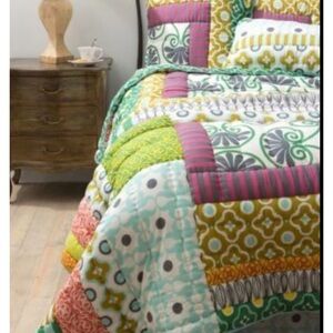 Anthropologie Lille king Quilt cleaned 
W/normal bunching w/anthro quilts